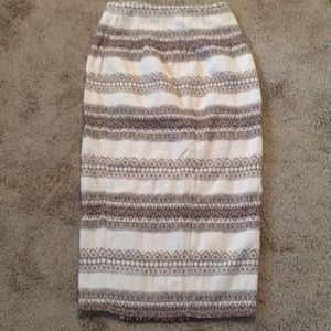 New York & Company Skirts - Pre-Owned Women’s Size 6 Wrap Around Maxi Skirt New York & Company Skirts - Pre-Owned Women’s Size 6 Wrap Around Maxi Skirt